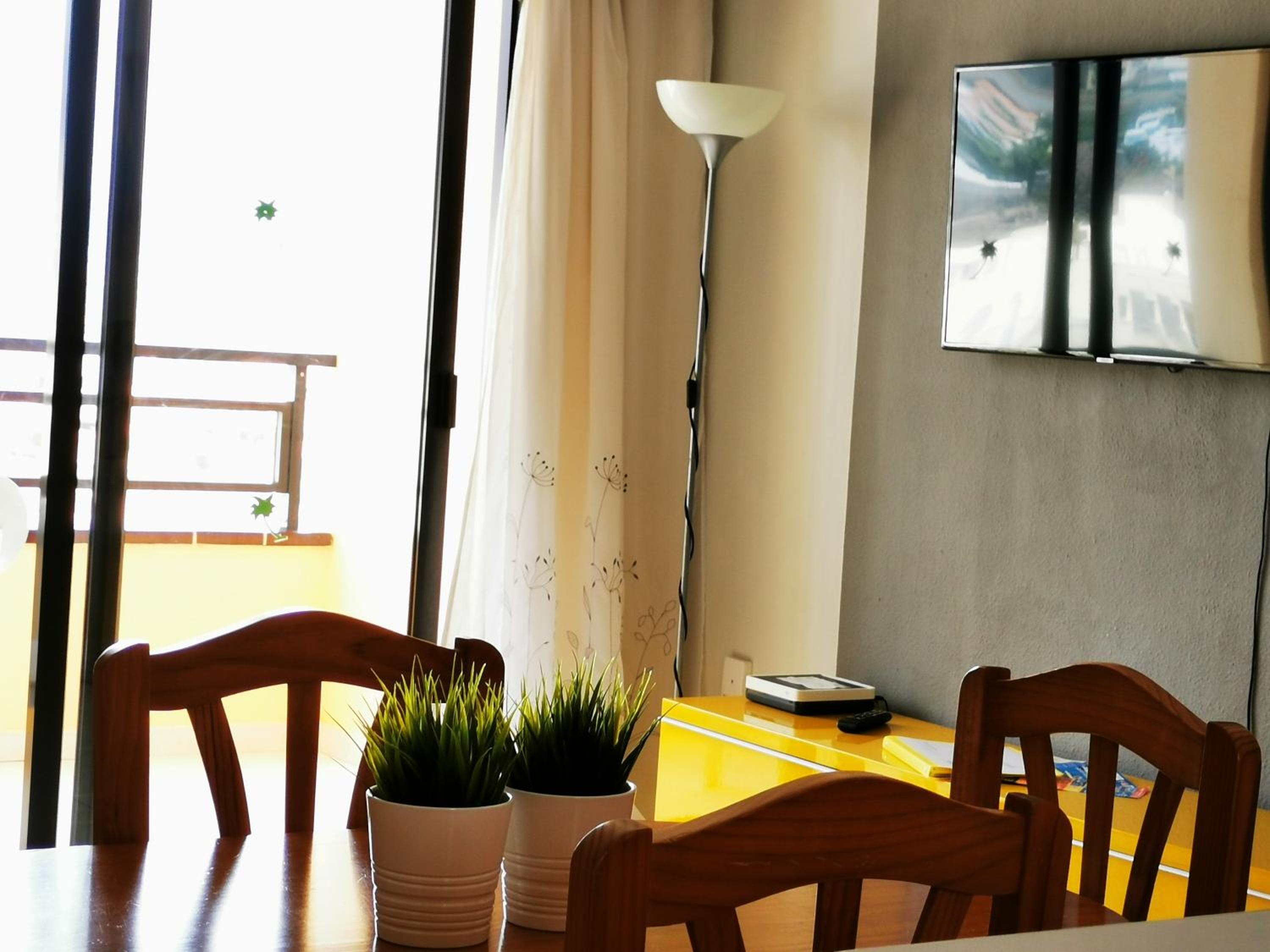 Skyline View Apartment - FREE PRIVATE Parking Including & Guest BONUS