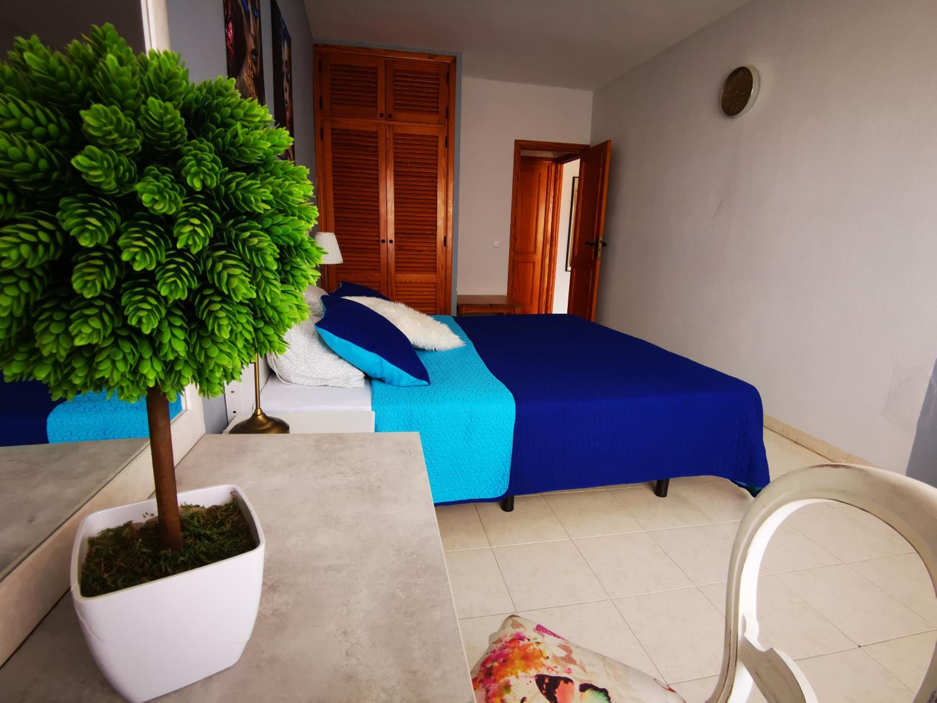 Skyline View Apartment - FREE PRIVATE Parking Including & Guest BONUS