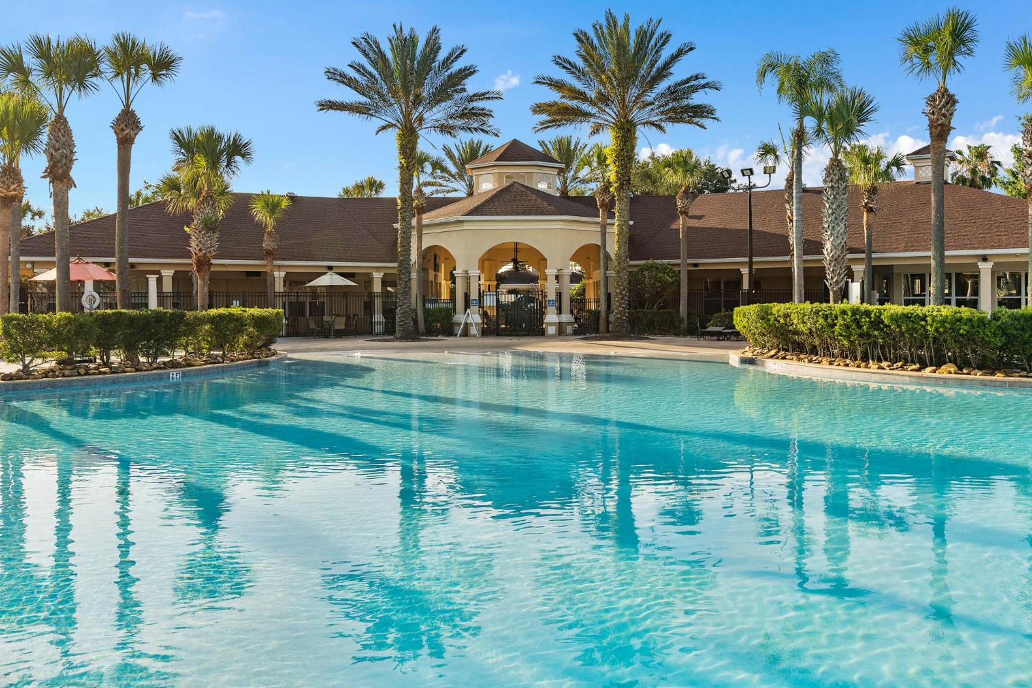 Entire Home 6 Bedrooms Pool & Spa Near Disney