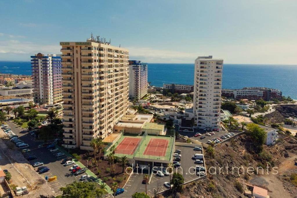 Skyline View Apartment - FREE PRIVATE Parking Including & Guest BONUS