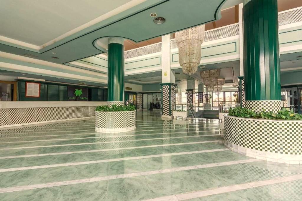 Skyline View Apartment - FREE PRIVATE Parking Including & Guest BONUS