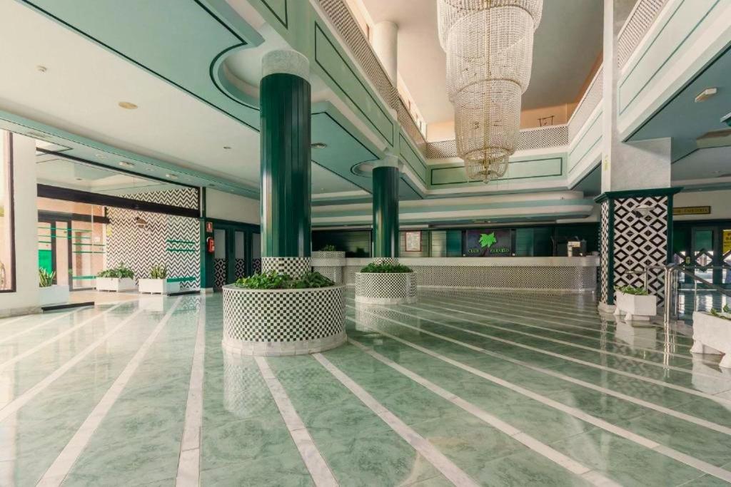 Skyline View Apartment - FREE PRIVATE Parking Including & Guest BONUS