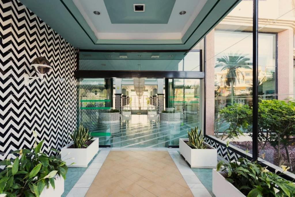 Skyline View Apartment - FREE PRIVATE Parking Including & Guest BONUS