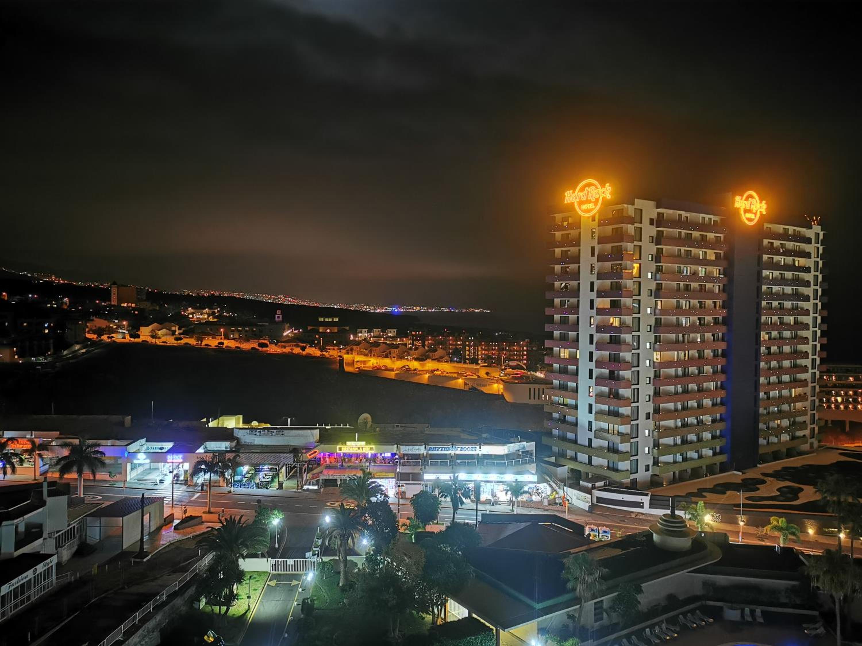 Skyline View Apartment - FREE PRIVATE Parking Including & Guest BONUS