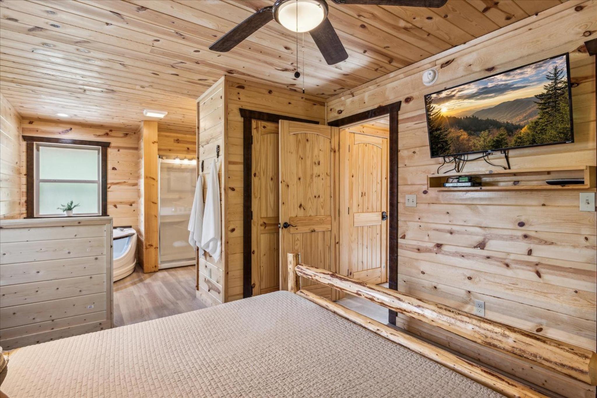 Music Row | 2BR in Pigeon Forge view 5