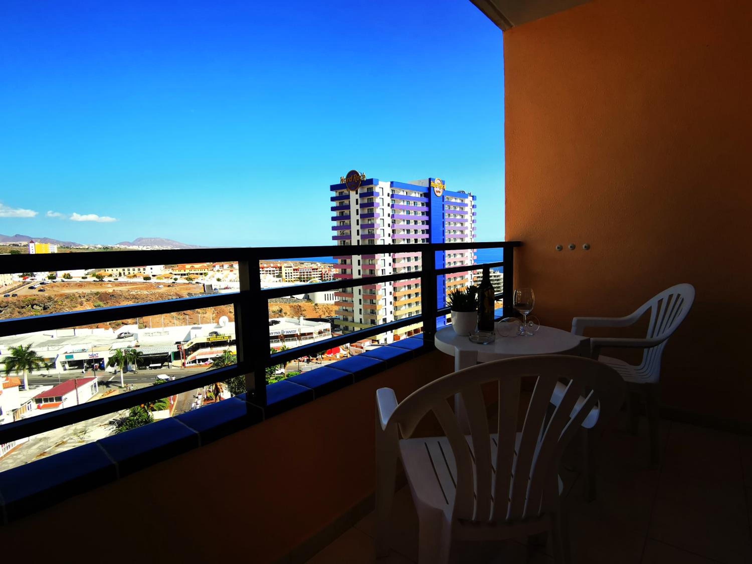Skyline View Apartment - FREE PRIVATE Parking Including & Guest BONUS