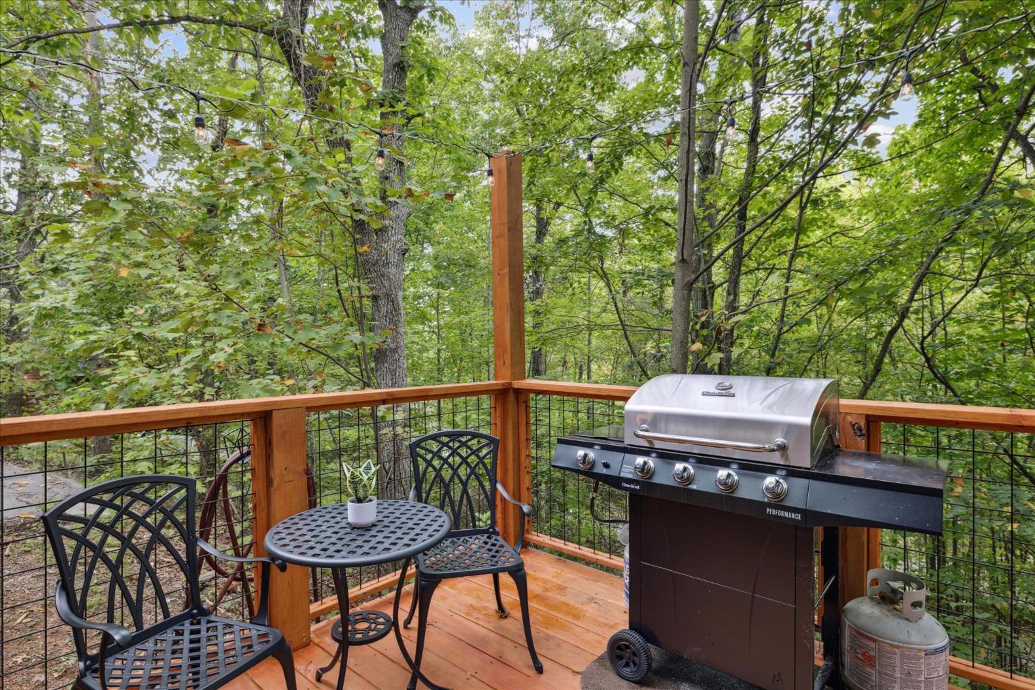 Cozy Rustic A-Frame, Hot Tub - Smoky Oaks