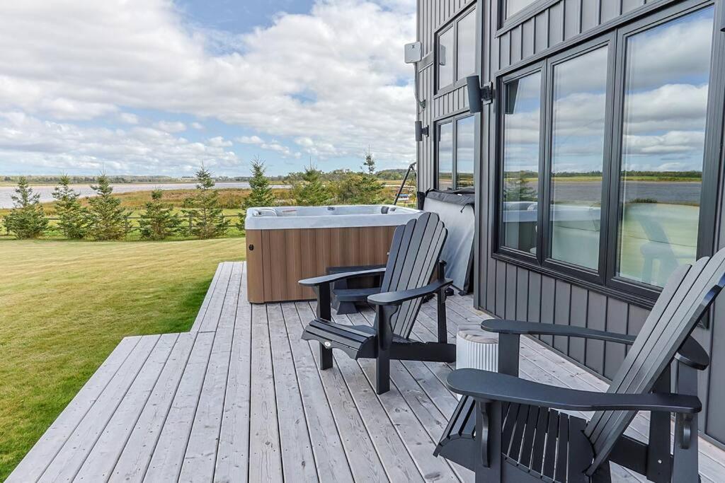 Stunning Riverside Escape