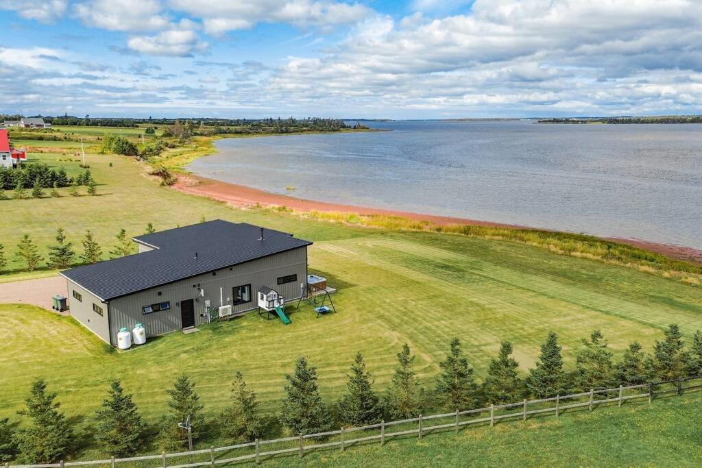Stunning Riverside Escape