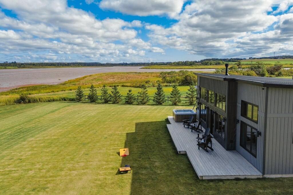 Stunning Riverside Escape
