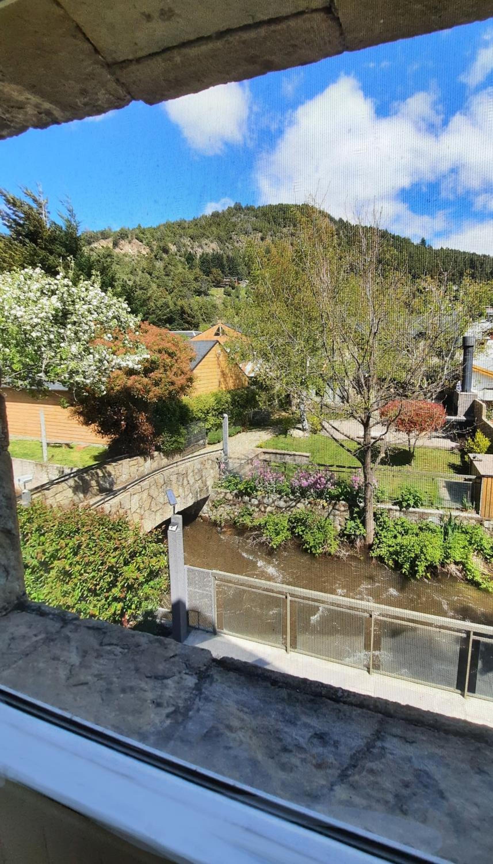 Rentahouse-smandes Casa con arroyo