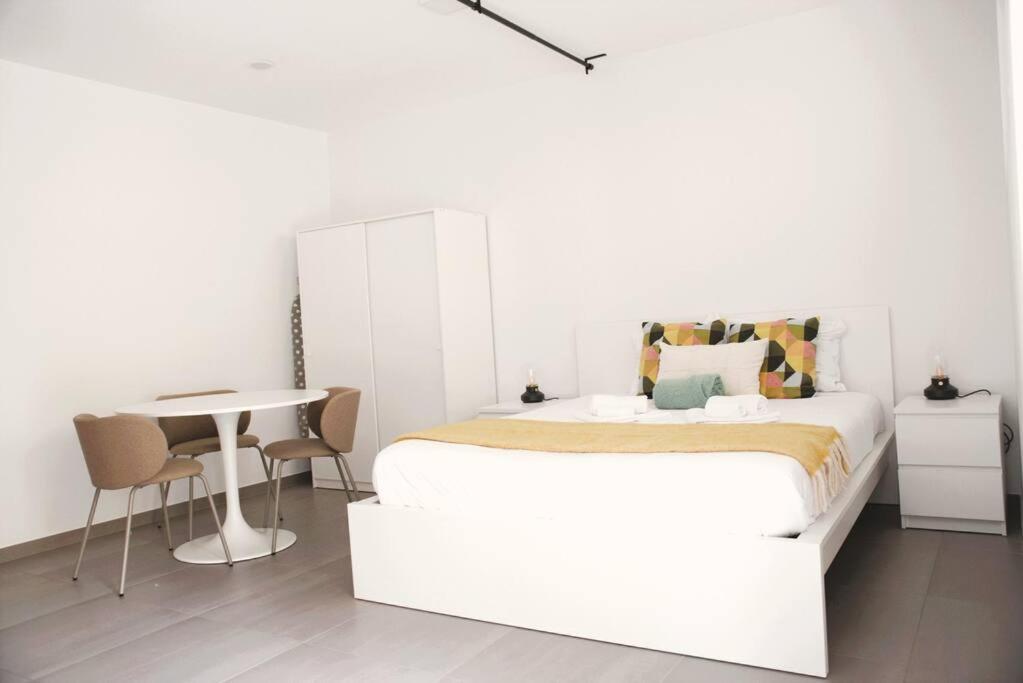 Charming Studio close to city centre view 4