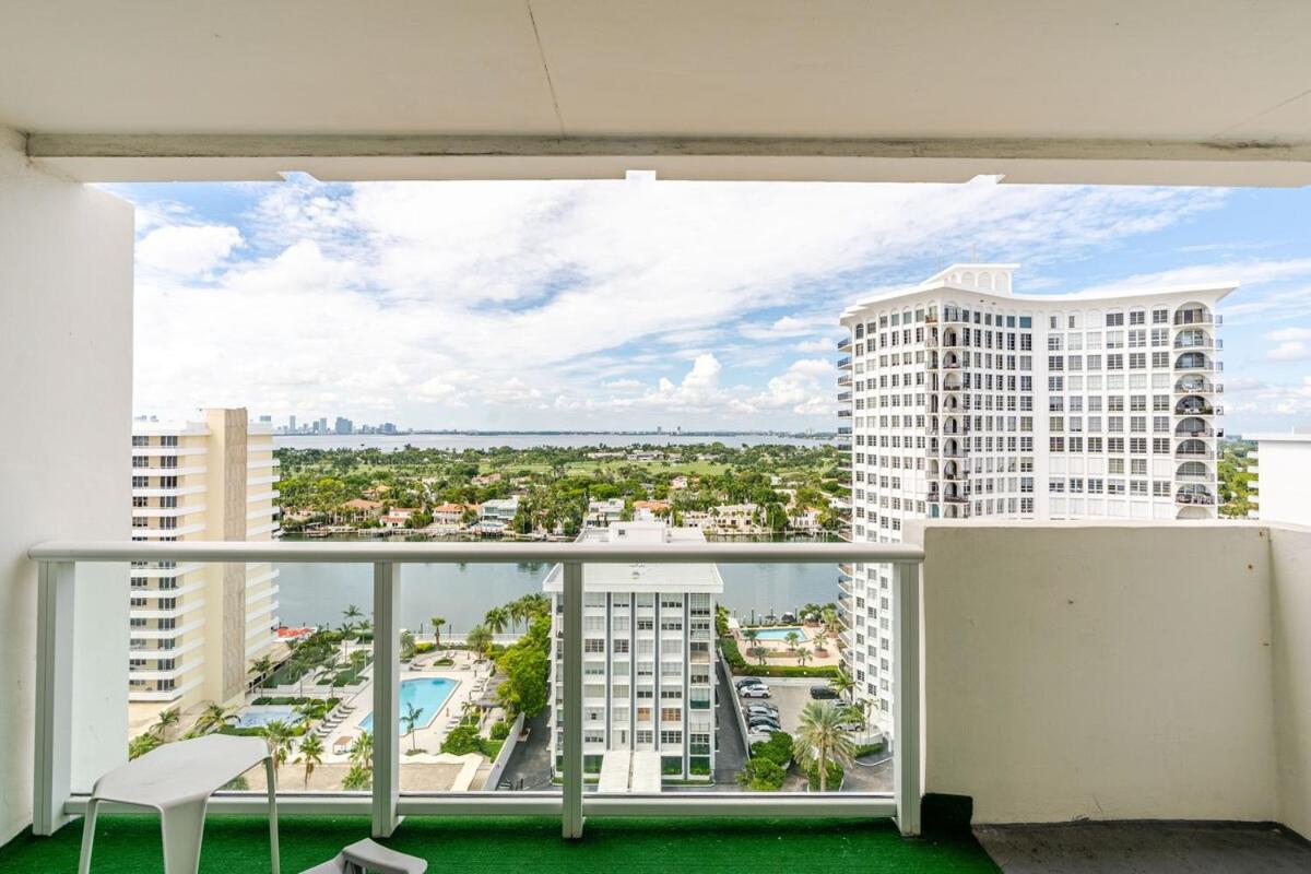 Pavilion -Amazing bay sunset-Miami Beach view 2