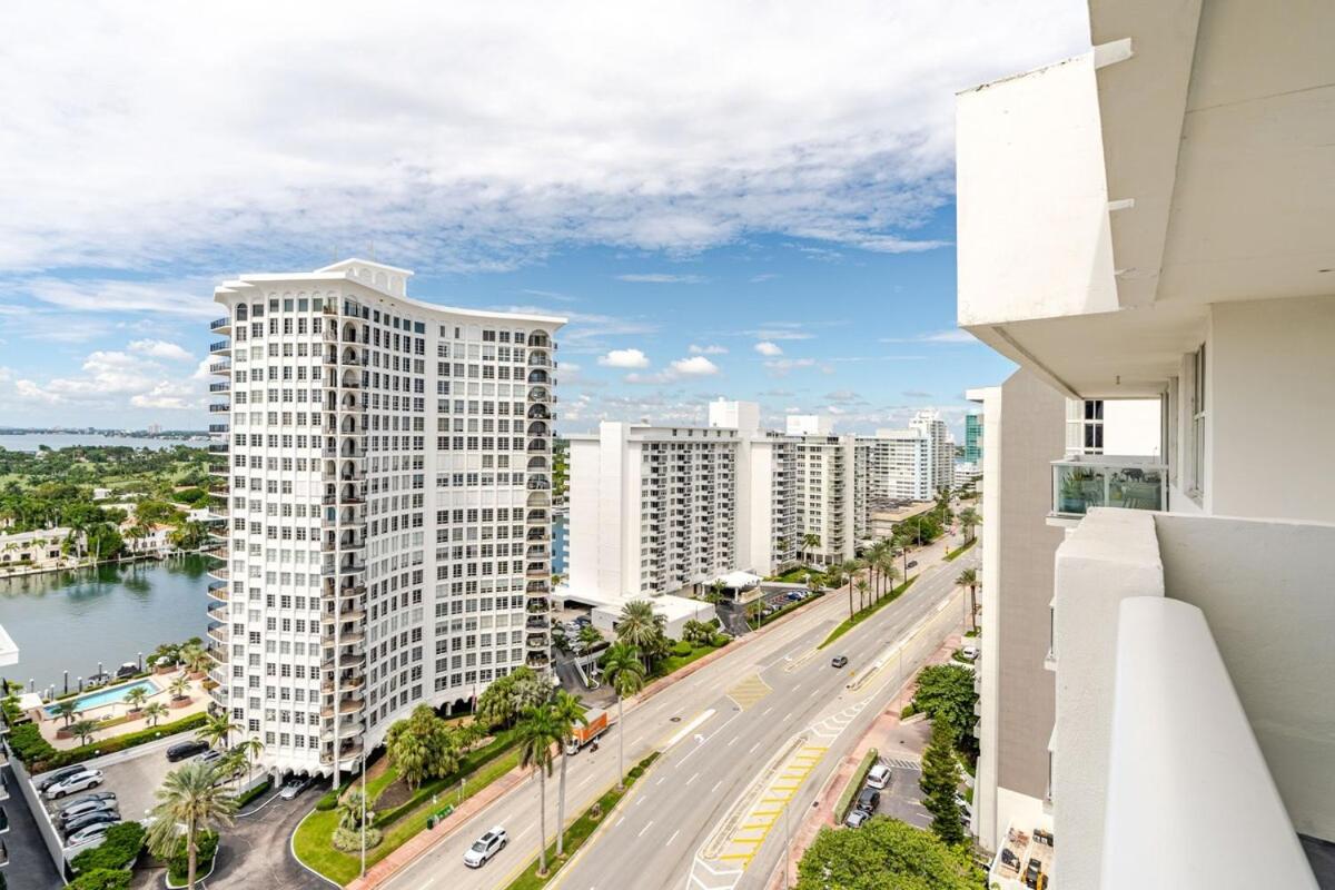 Pavilion -Amazing bay sunset-Miami Beach view 3