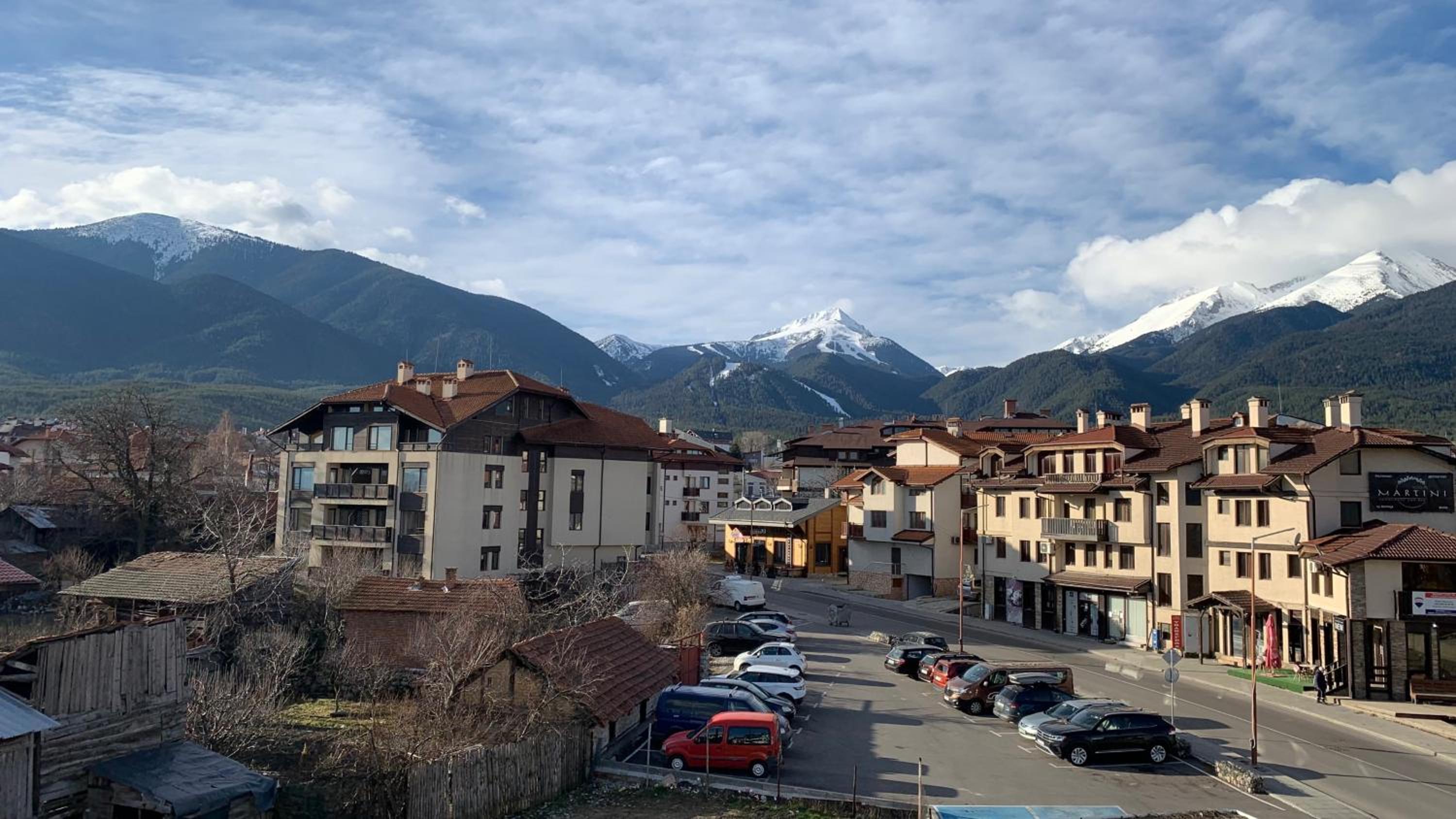 Central Art Apartment in Bansko with Mountain View