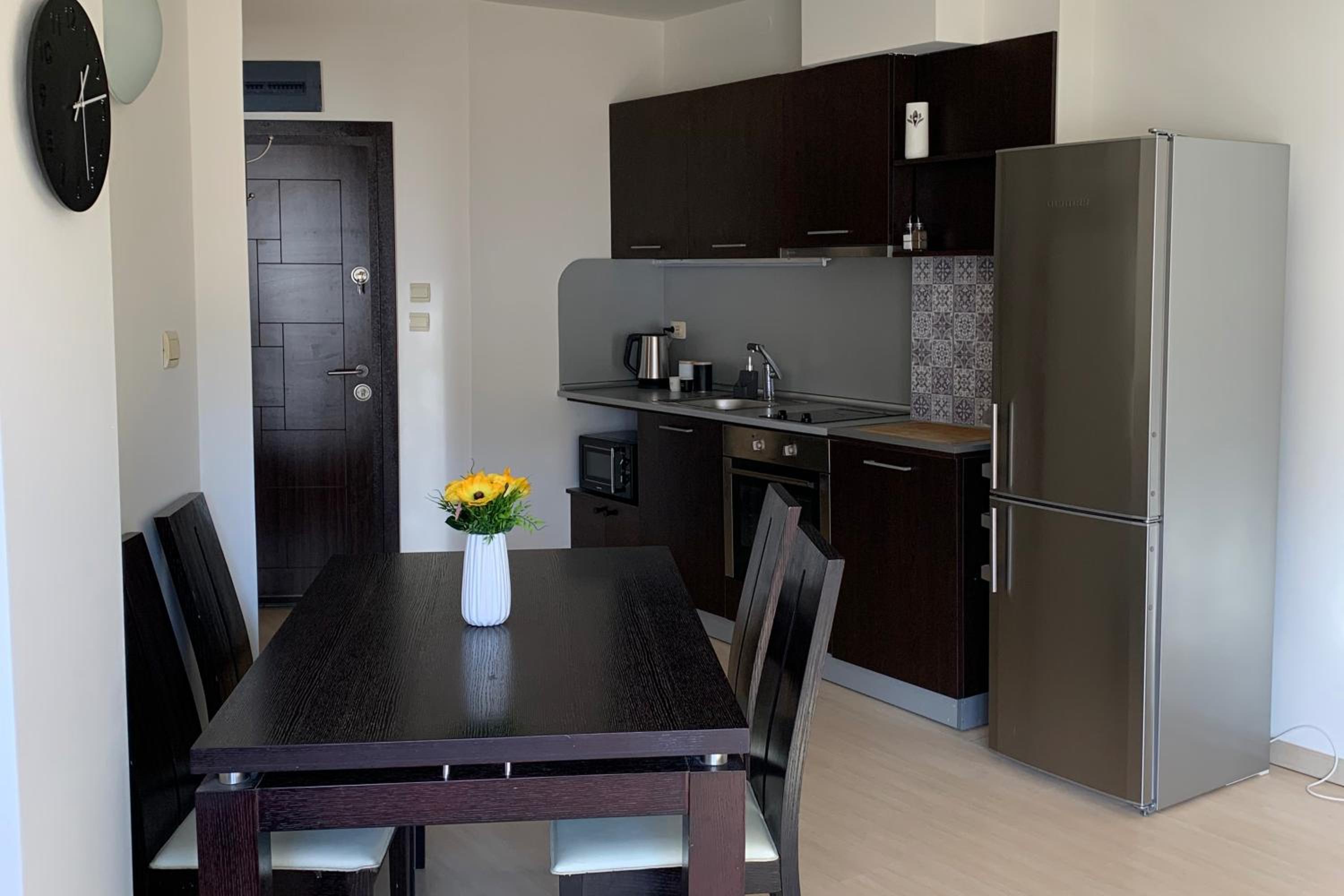 Central Art Apartment in Bansko with Mountain View