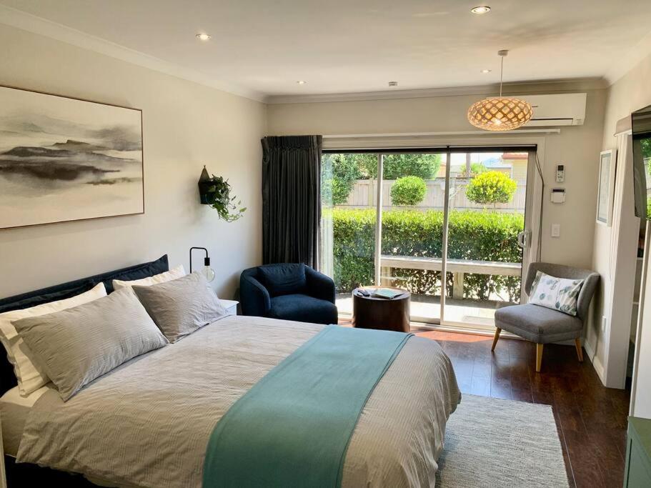 Hawkes Bay Wine Country Suite view 4