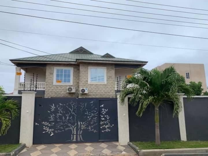 Gyakyewaa Villa