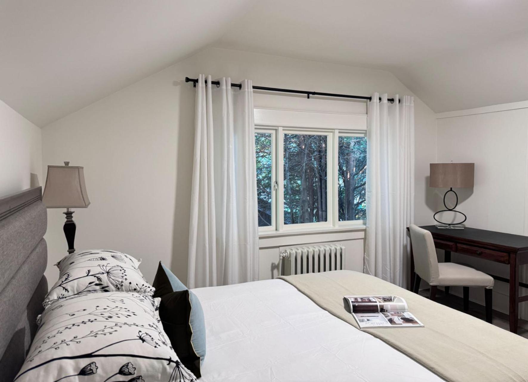 Deluxe Queen Room Private Ensuite Vancouver West