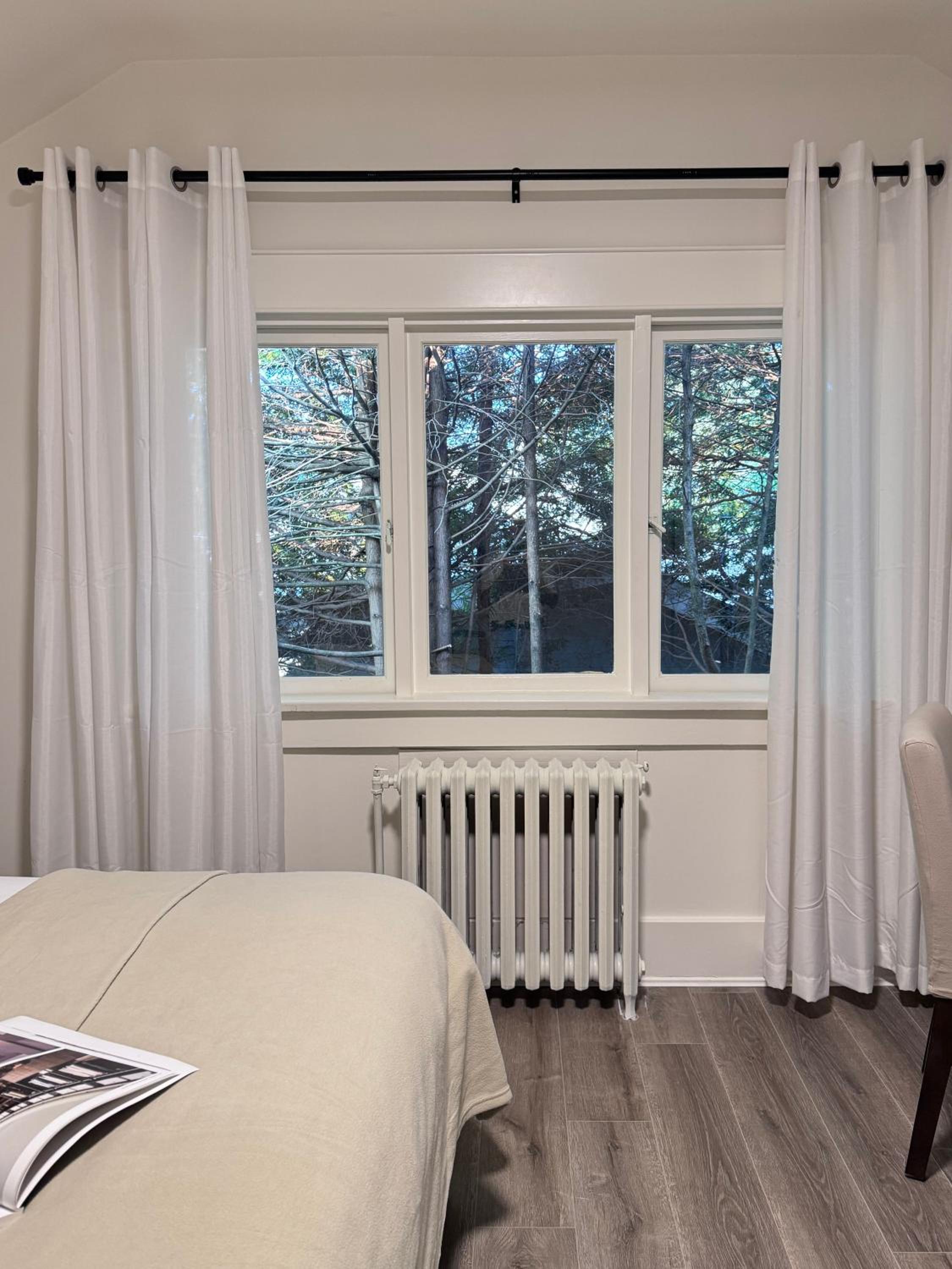 Deluxe Queen Room Private Ensuite Vancouver West