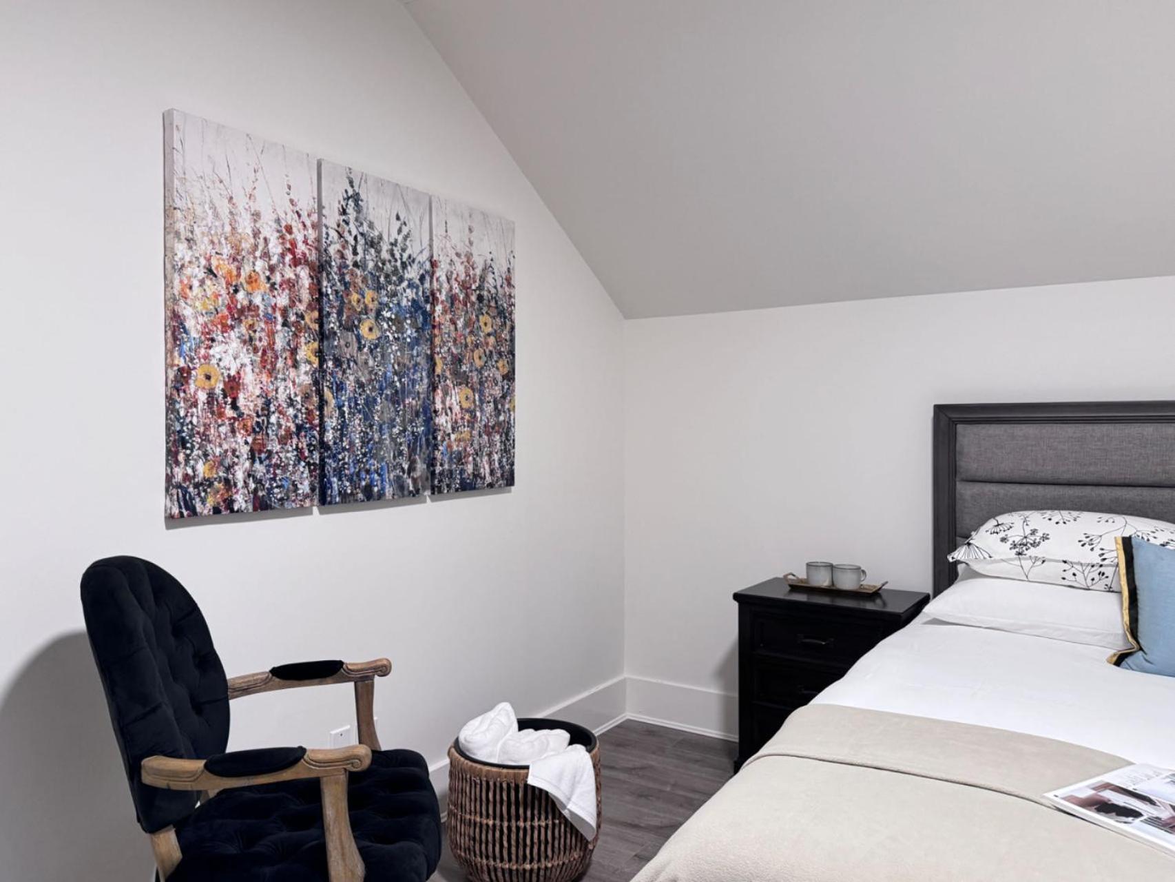 Deluxe Queen Room Private Ensuite Vancouver West