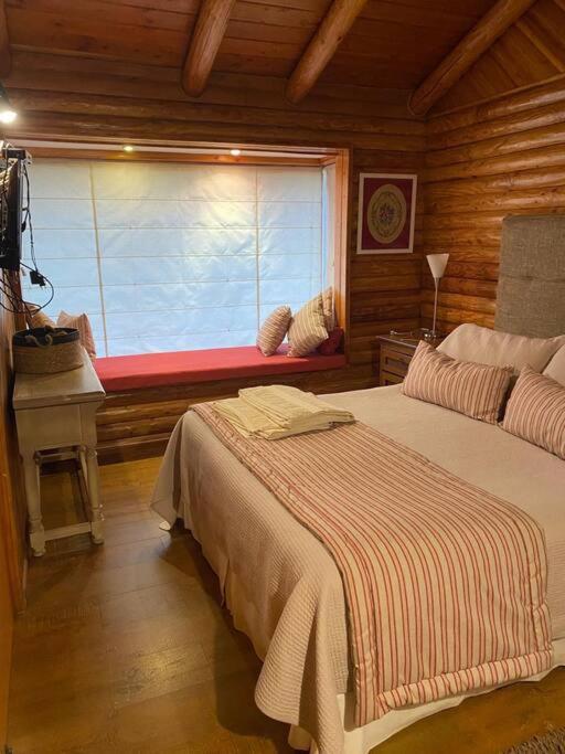 Casa de ensueño con piscina, quincho y acceso lago