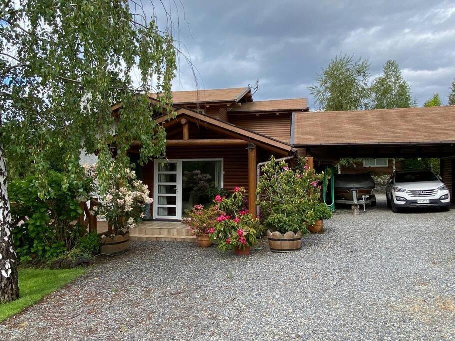 Casa de ensueño con piscina, quincho y acceso lago
