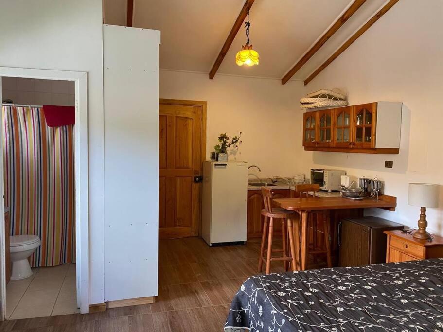 Casa de ensueño con piscina, quincho y acceso lago
