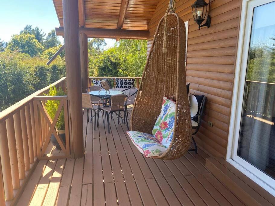 Casa de ensueño con piscina, quincho y acceso lago