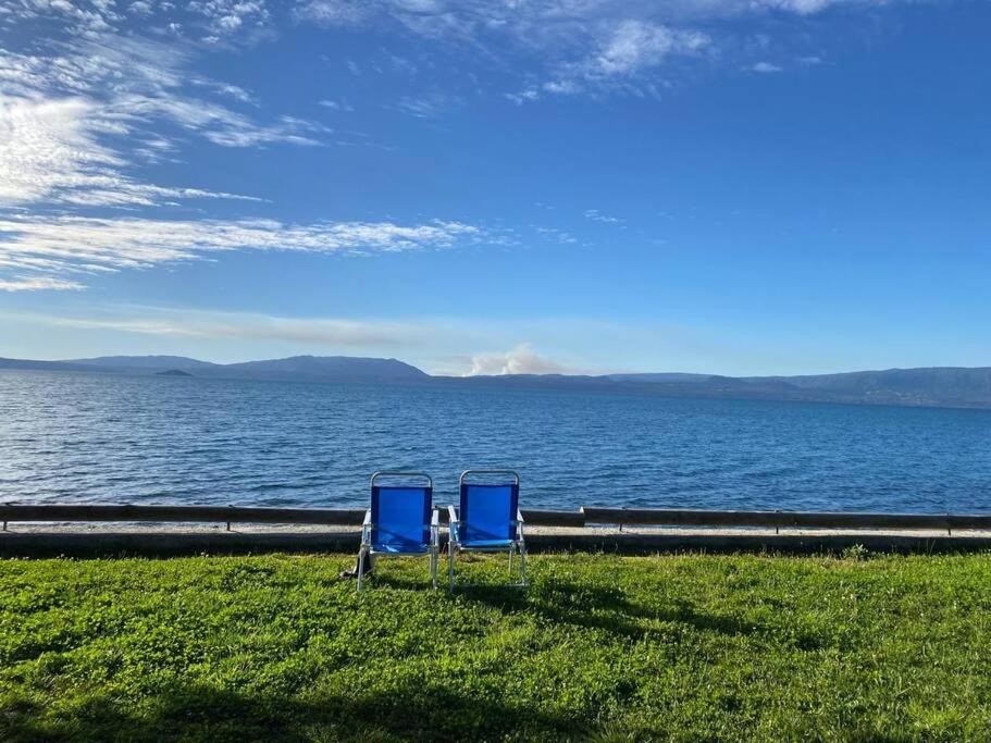 Casa de ensueño con piscina, quincho y acceso lago