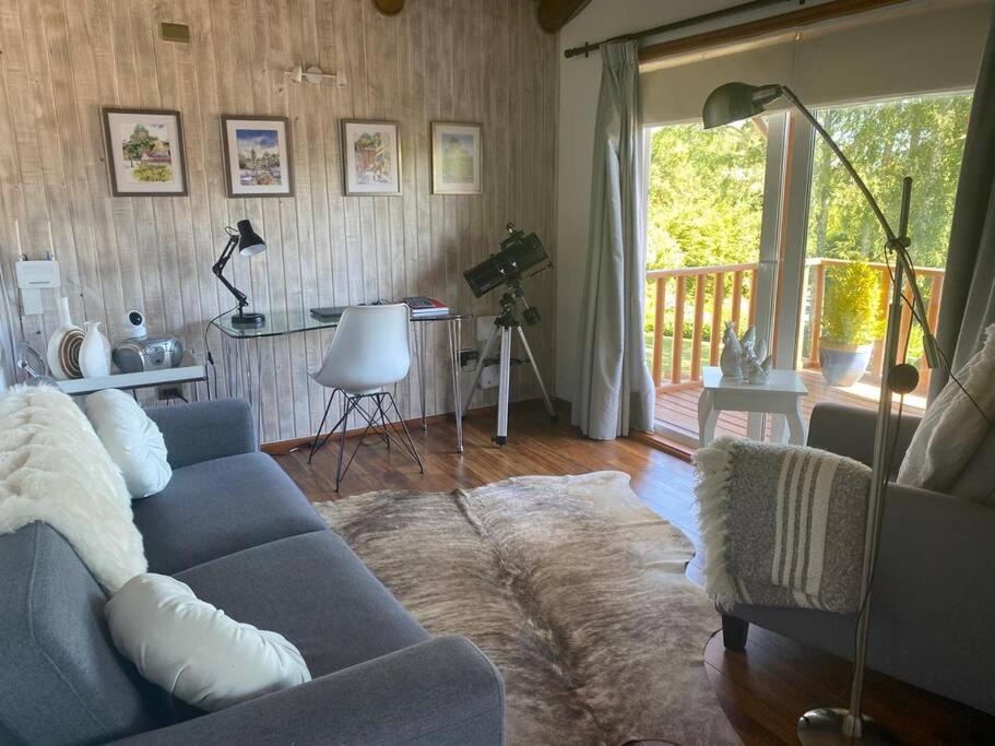 Casa de ensueño con piscina, quincho y acceso lago