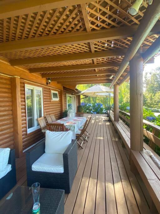 Casa de ensueño con piscina, quincho y acceso lago