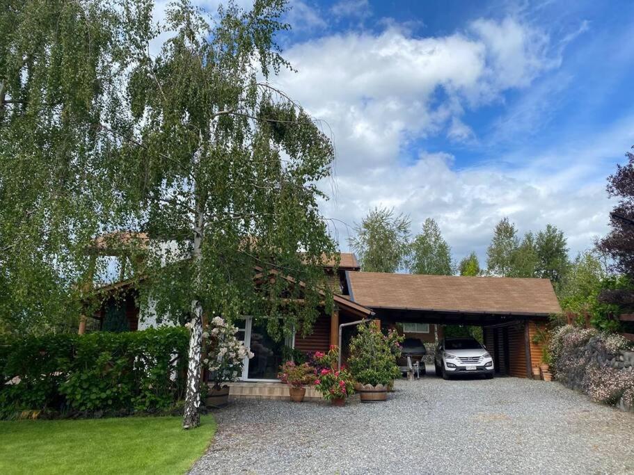 Casa de ensueño con piscina, quincho y acceso lago