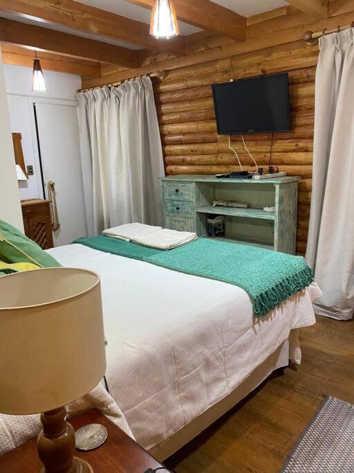 Casa de ensueño con piscina, quincho y acceso lago