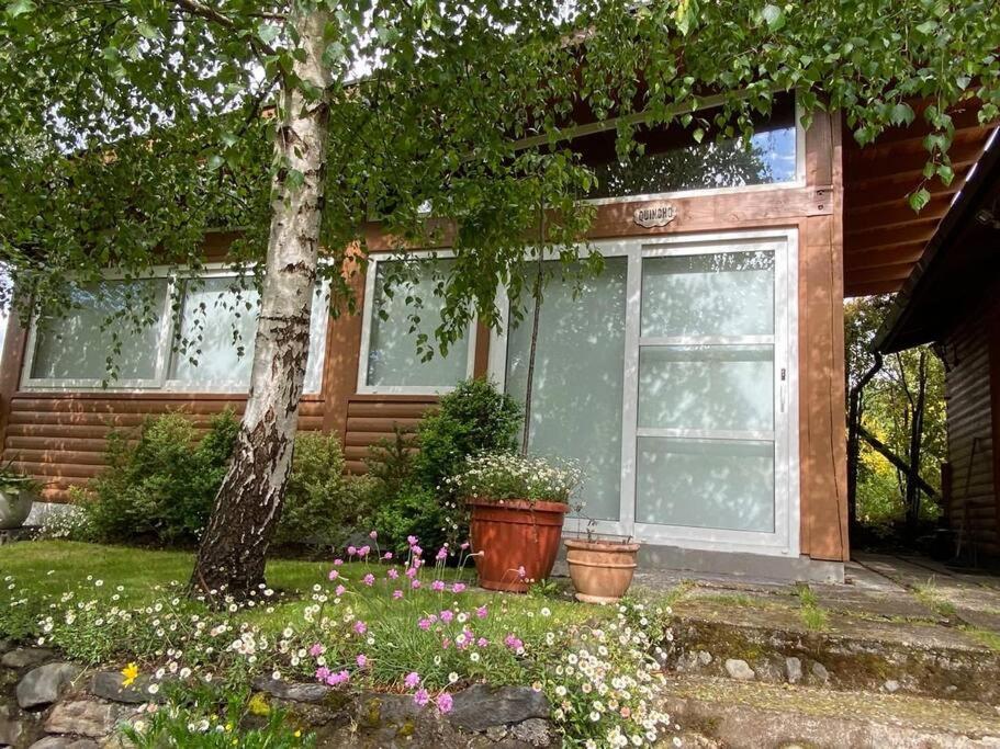Casa de ensueño con piscina, quincho y acceso lago