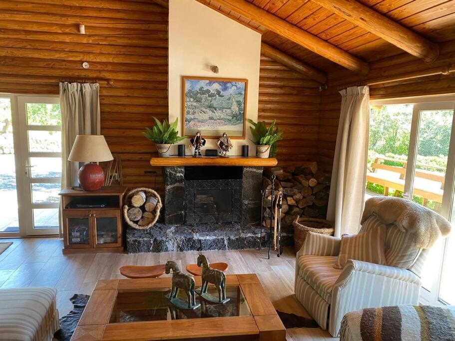 Casa de ensueño con piscina, quincho y acceso lago
