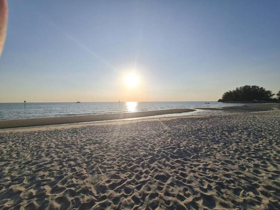 5-9pax, Gfloor direct access to summer beach photo 6
