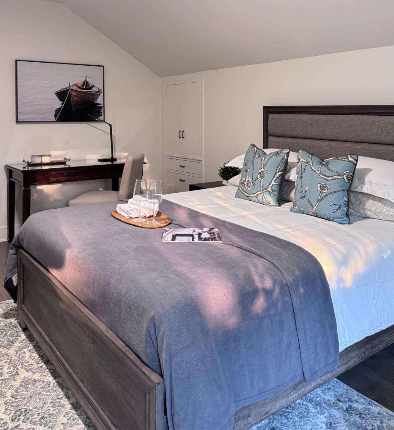 Deluxe Queen Room Private Ensuite Vancouver West