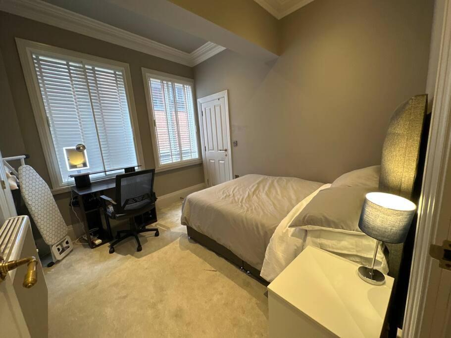 Stunning 2-bedroom Apartment in Manchester Centre view 2