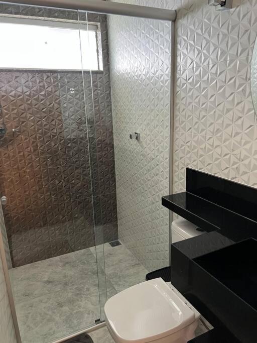 Casa com piscina em Florestal