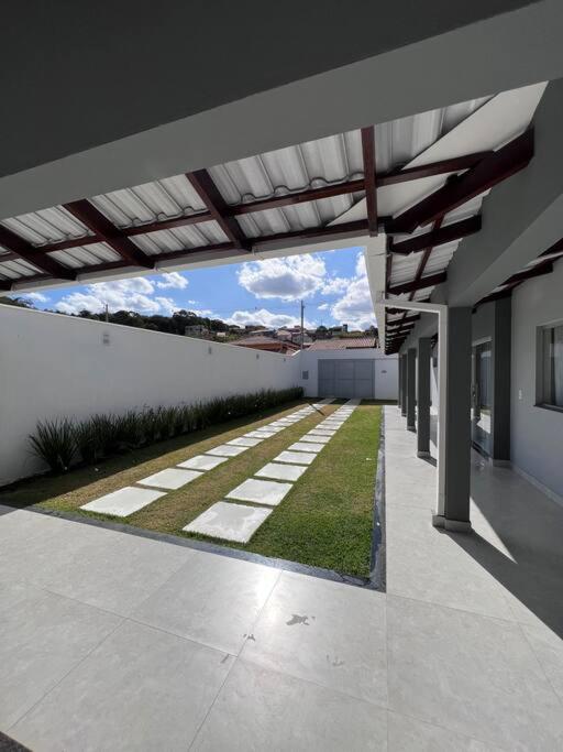 Casa com piscina em Florestal