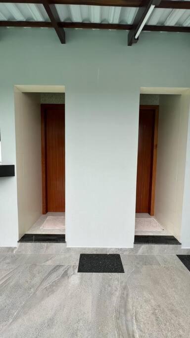 Casa com piscina em Florestal