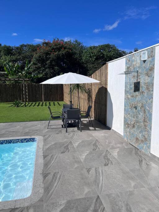 Casa com piscina em Florestal