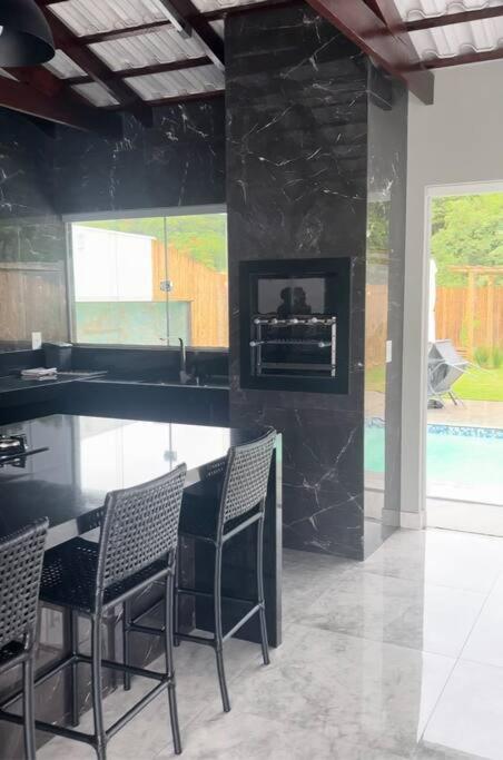 Casa com piscina em Florestal