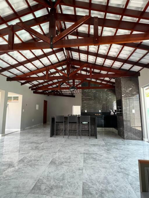 Casa com piscina em Florestal