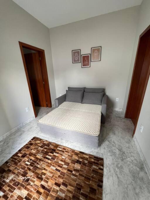 Casa com piscina em Florestal