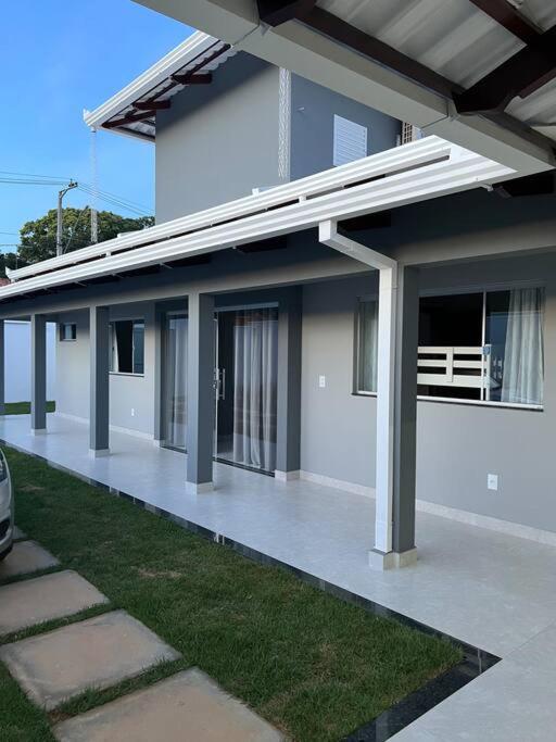 Casa com piscina em Florestal