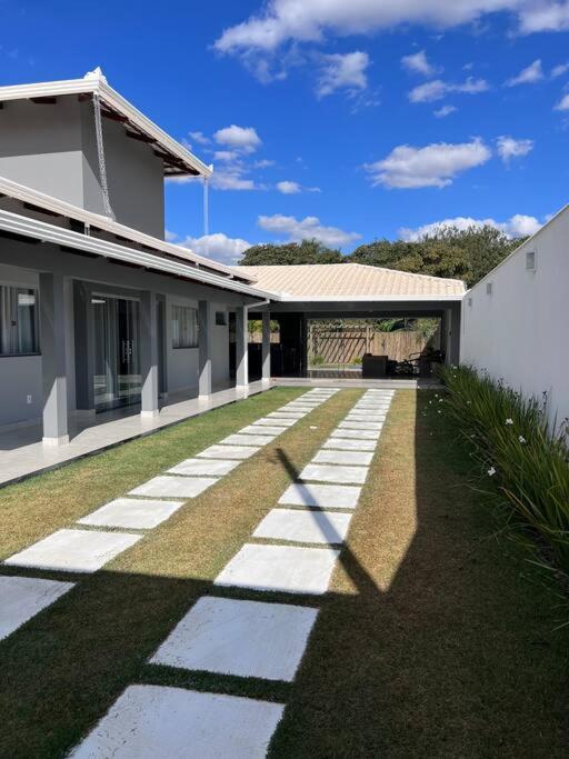Casa com piscina em Florestal