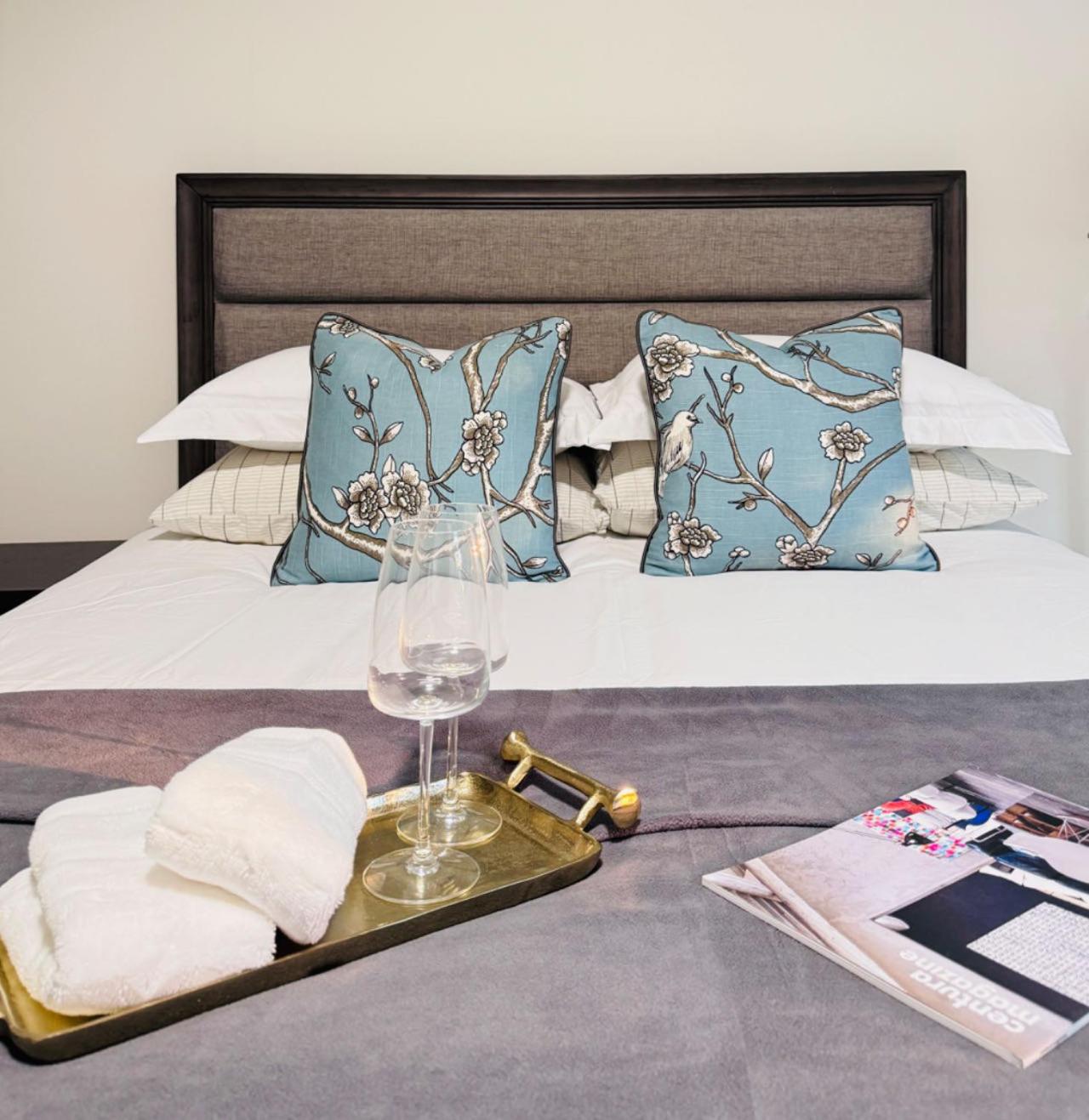 Deluxe Queen Room Private Ensuite Vancouver West