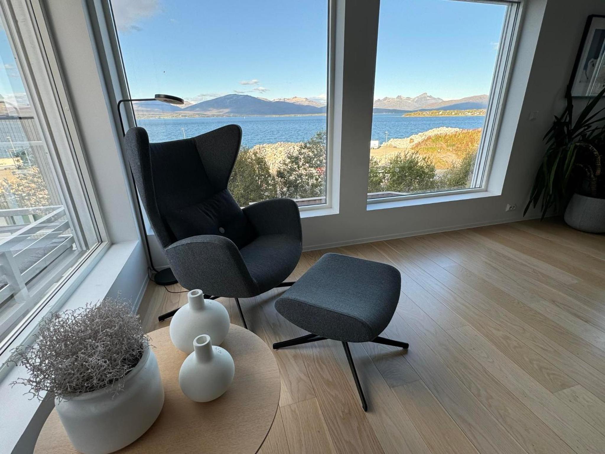 Arctic Home- With spectacular view view 3